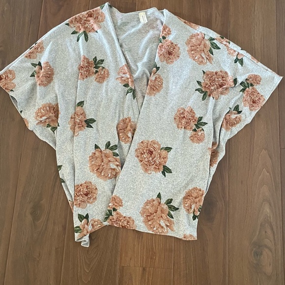 Emerald Tops - Open front Floral Kimono size XL by emerald